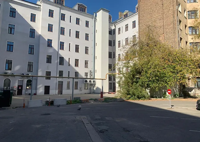 Premium Design, Renovated 2024 Free Parking